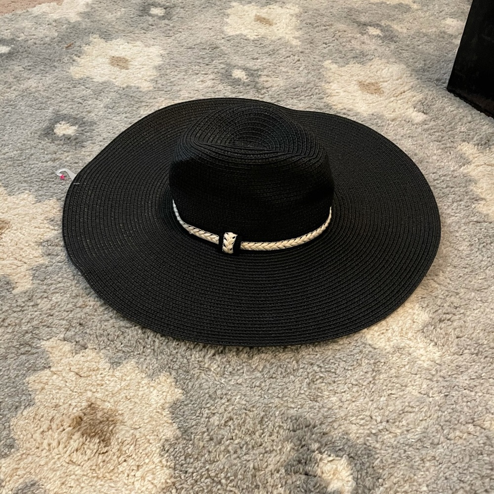 Forever 21 floppy hat